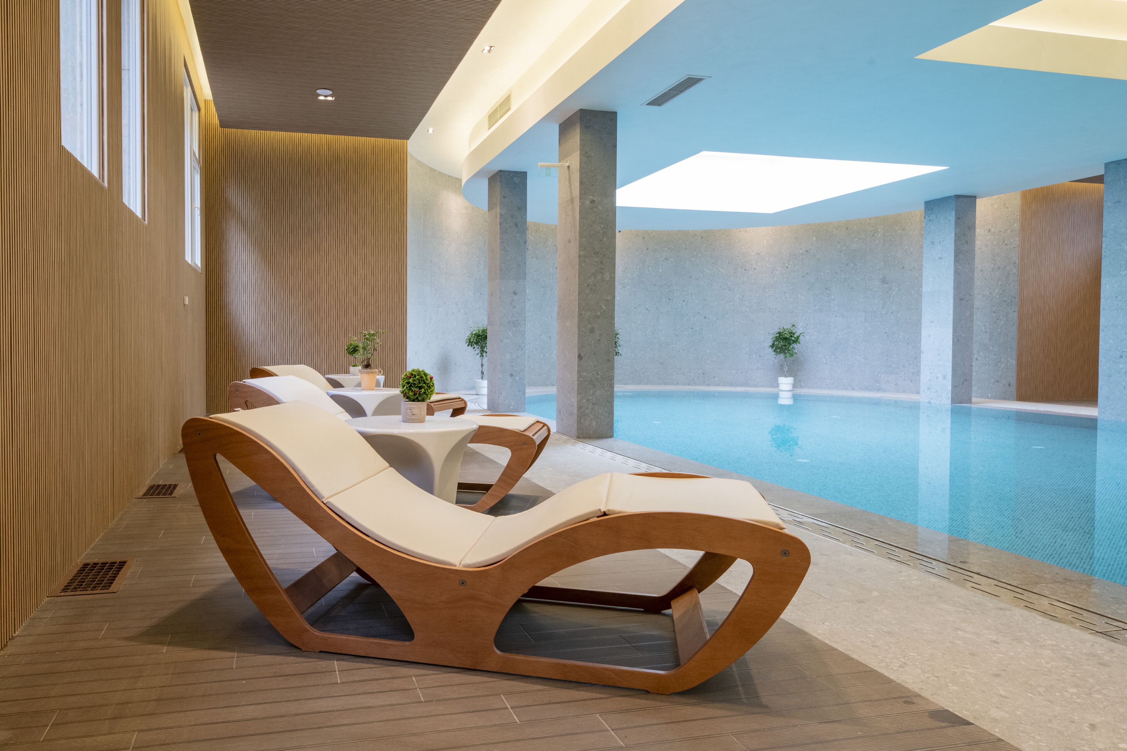 sauna, steam room, aromatherapy, sports massages, 2 treatment rooms