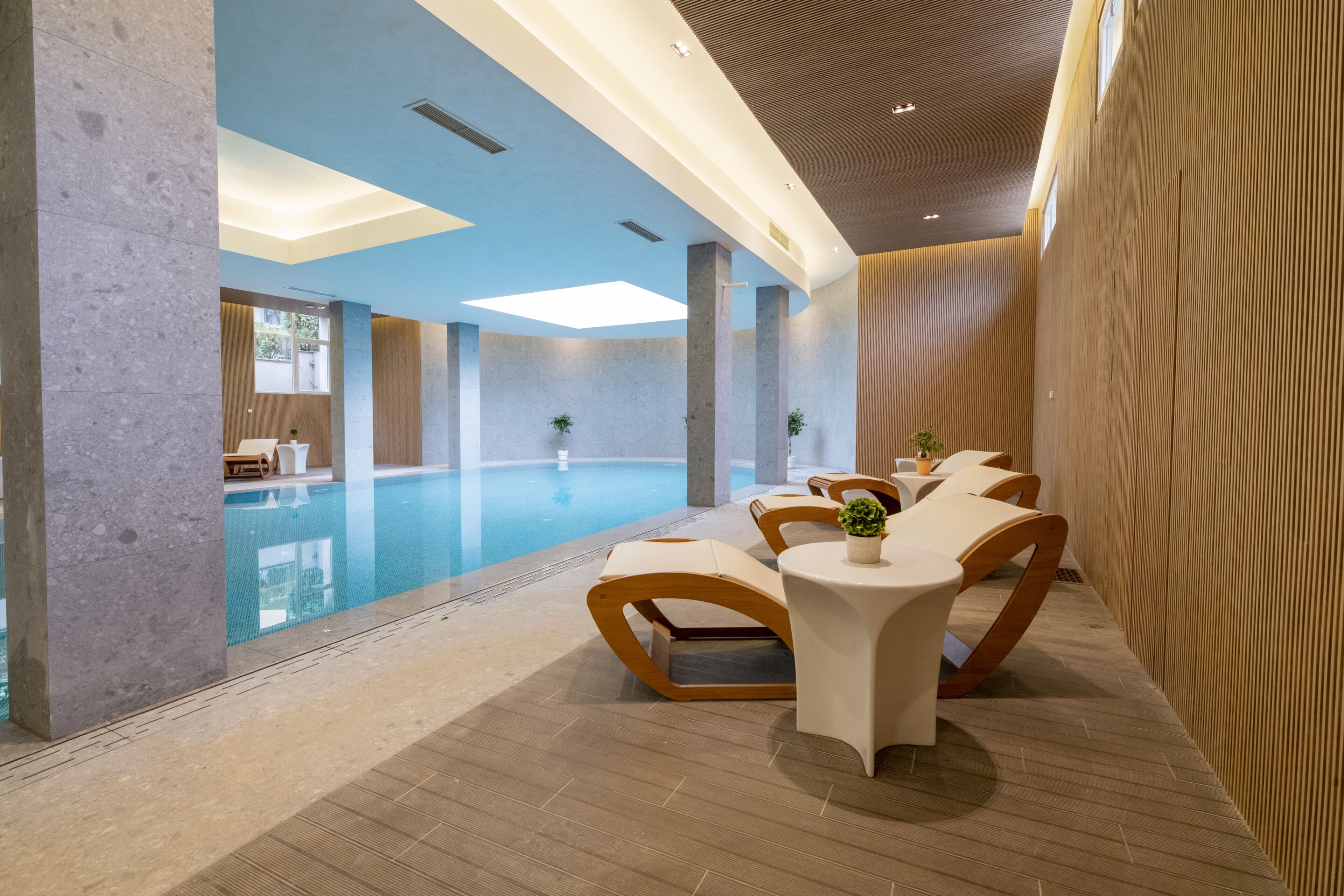 sauna, steam room, aromatherapy, sports massages, 2 treatment rooms