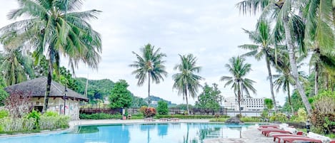 Outdoor pool, pool umbrellas, sun loungers