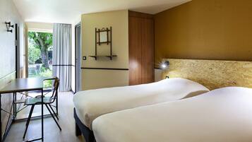 Room, 2 Twin Beds (Pop) | Blackout drapes, soundproofing, free WiFi, bed sheets