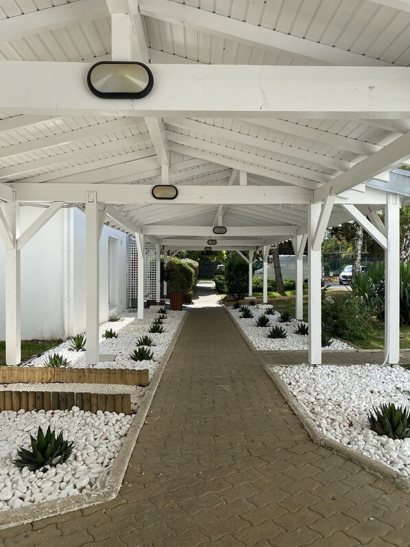 Exterior - greet Hotel Villeneuve La Garenne (Villeneuve-la-Garenne)