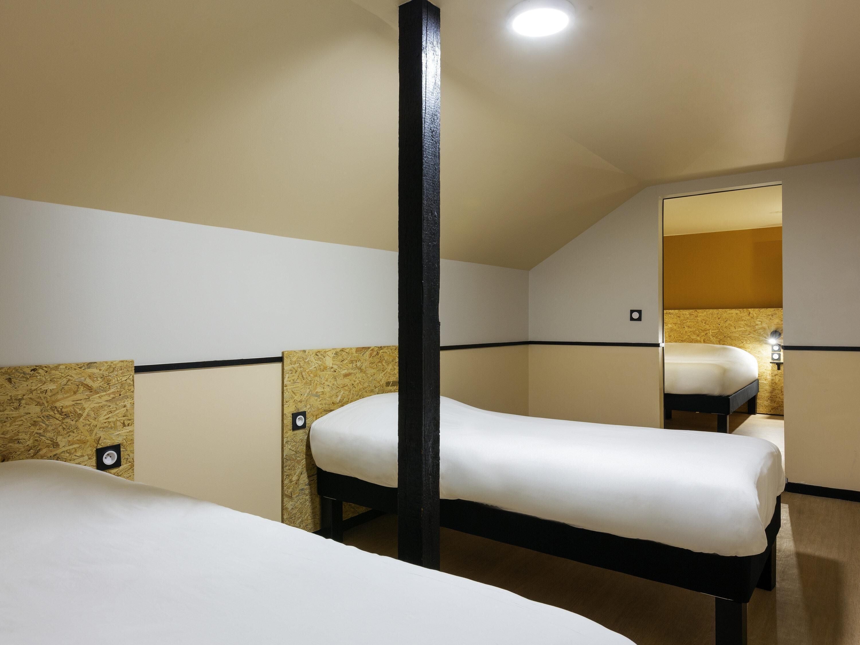 Blackout drapes, free WiFi, bed sheets