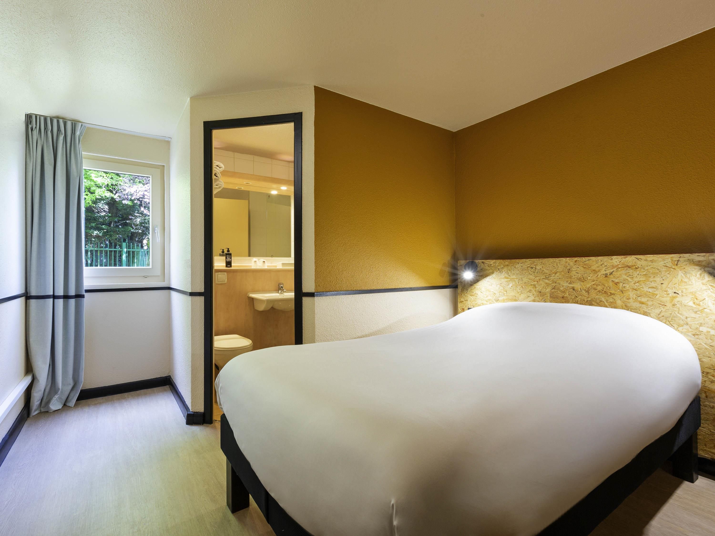 Cortinas blackout, sistema de insonorización y wifi gratis 