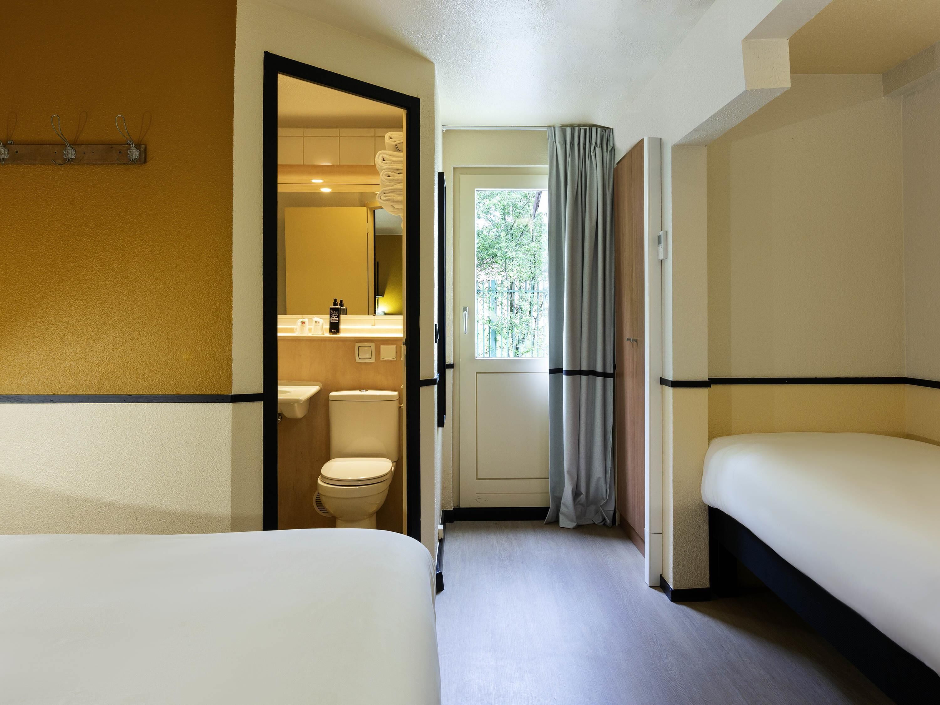 Room, Multiple Beds | Blackout drapes, free WiFi, bed sheets