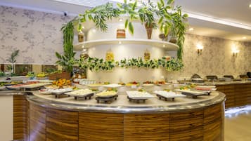 Der serveres morgenmad, frokost og aftensmad