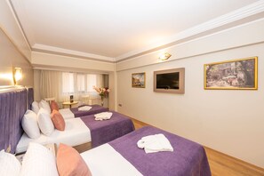 Minibar, Zimmersafe, Schreibtisch, schallisolierte Zimmer