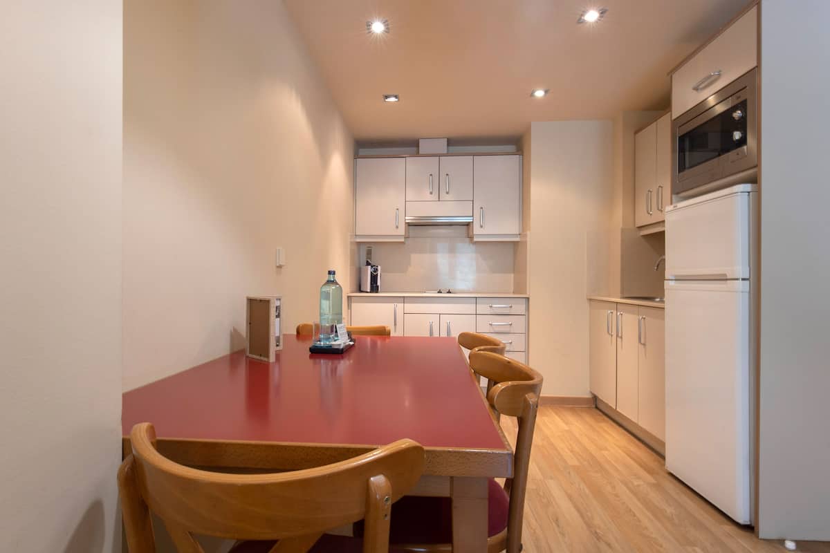 full-sized fridge, microwave, stovetop, coffee/tea maker