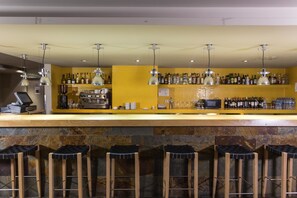 Bar (on property) - Apartaments Shusski by Nexta. (Encamp)