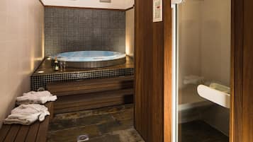 Indoor spa tub