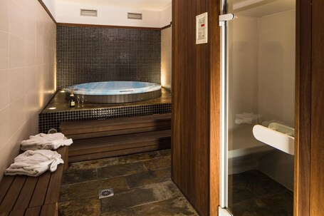 Bañera de hidromasaje interior