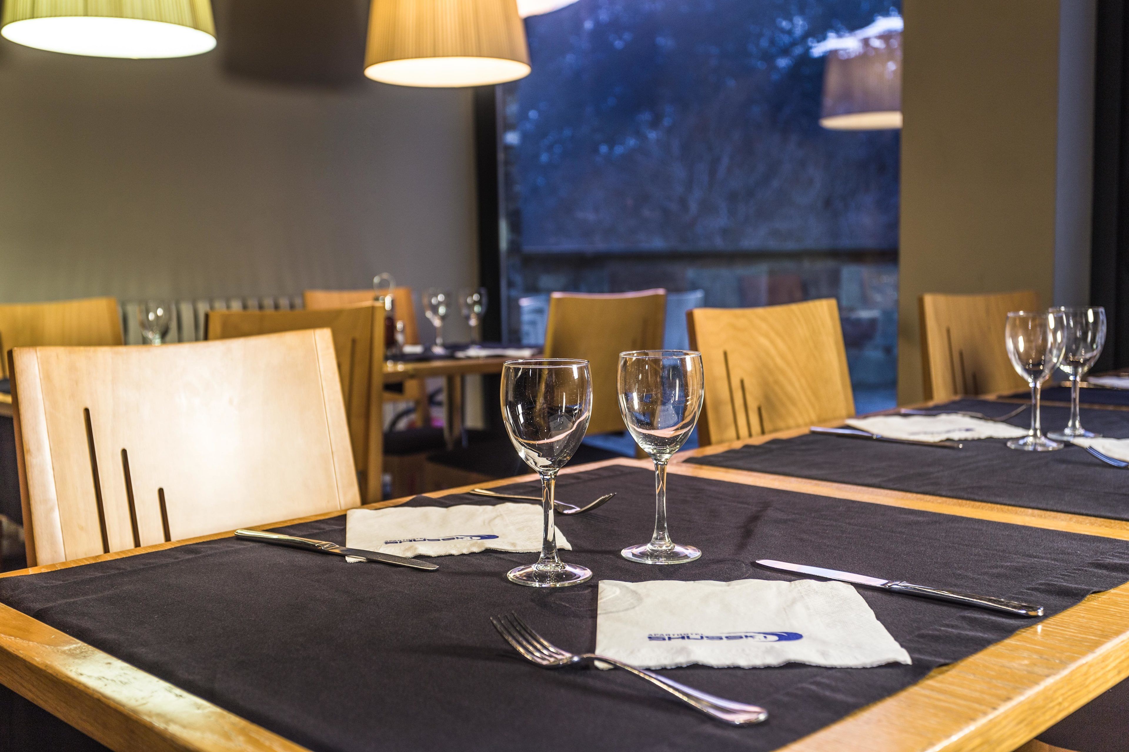 breakfast and dinner served, international cuisine