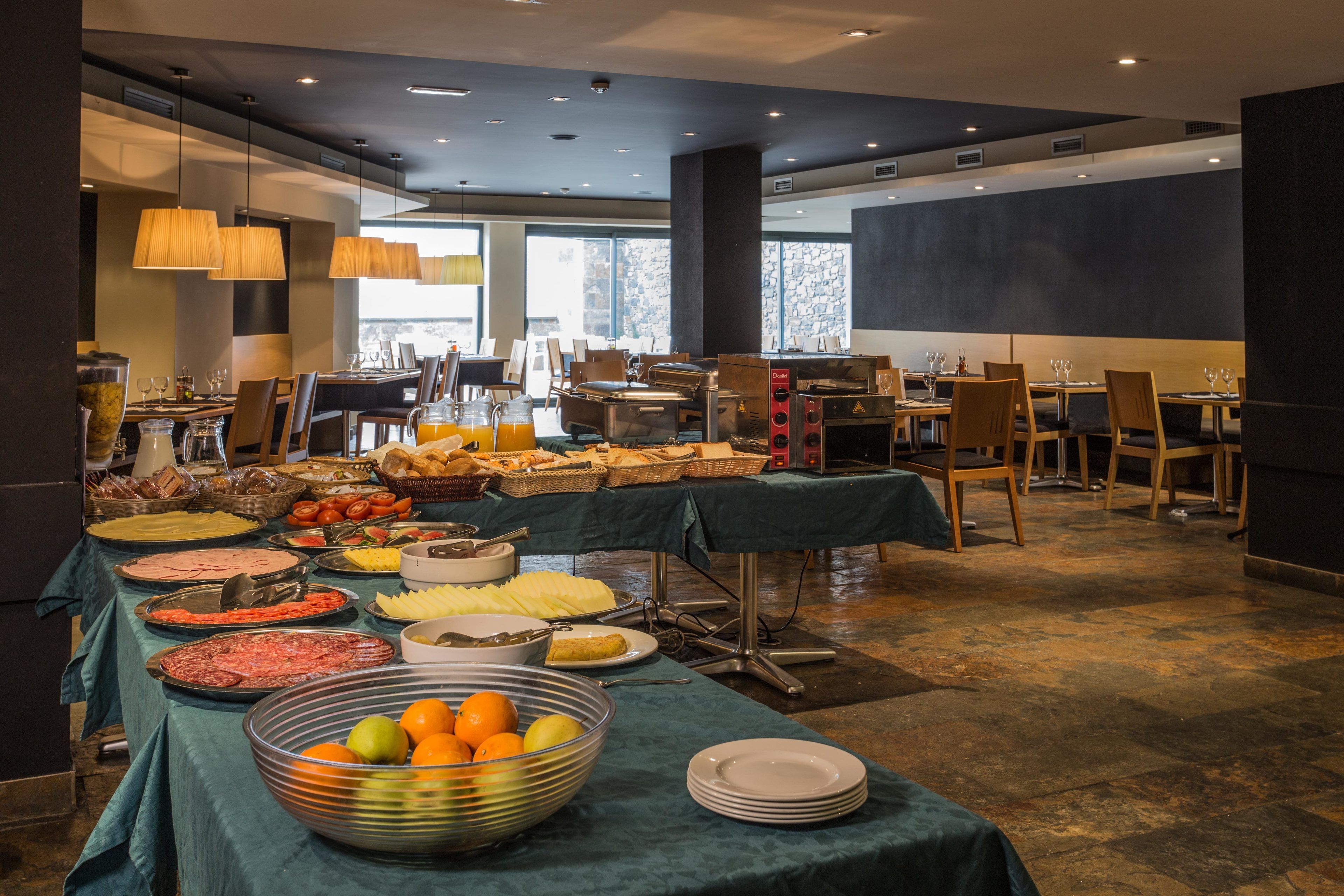 Se ofrece un desayuno bufé (12 EUR por persona)