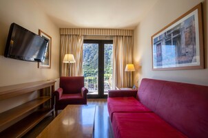 1 bedroom, in-room safe, desk, blackout drapes