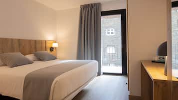 In-room safe, desk, laptop workspace, free WiFi