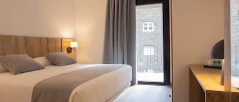 In-room safe, desk, laptop workspace, free WiFi