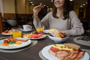 Breakfast and dinner served, international cuisine