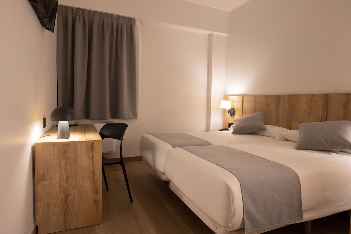 In-room safe, desk, laptop workspace, cribs (free)