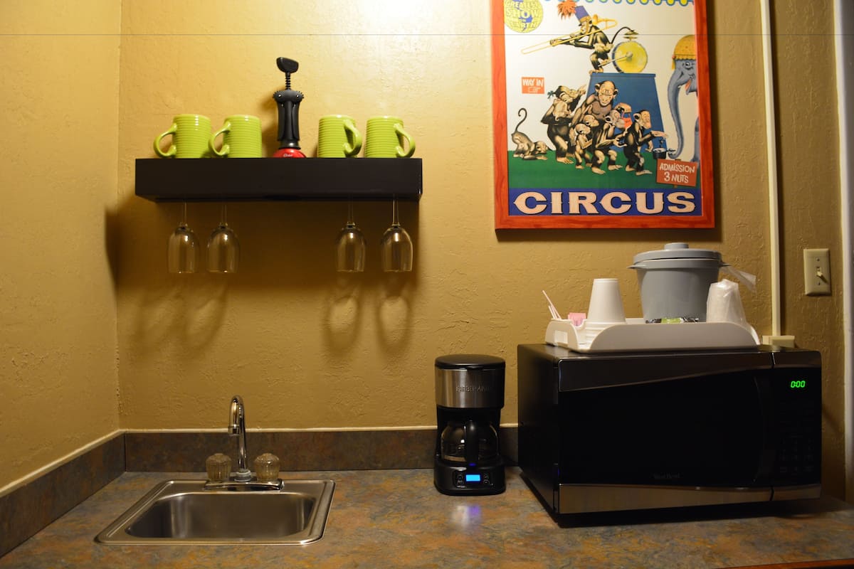 suite, 2 queen beds, fireplace (upstairs room) | private kitchenette | fridge, microwave, coffee/tea maker