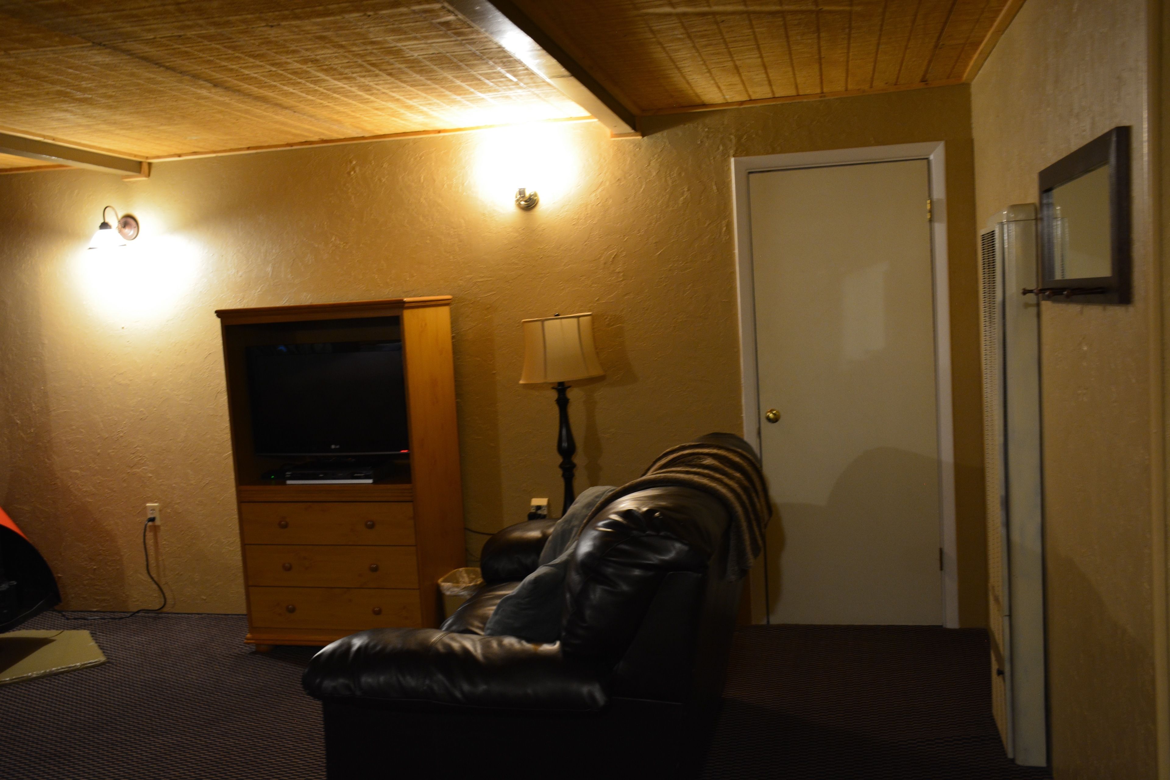 suite, 2 queen beds, fireplace (upstairs room) | living area | 32-inch tv with cable channels