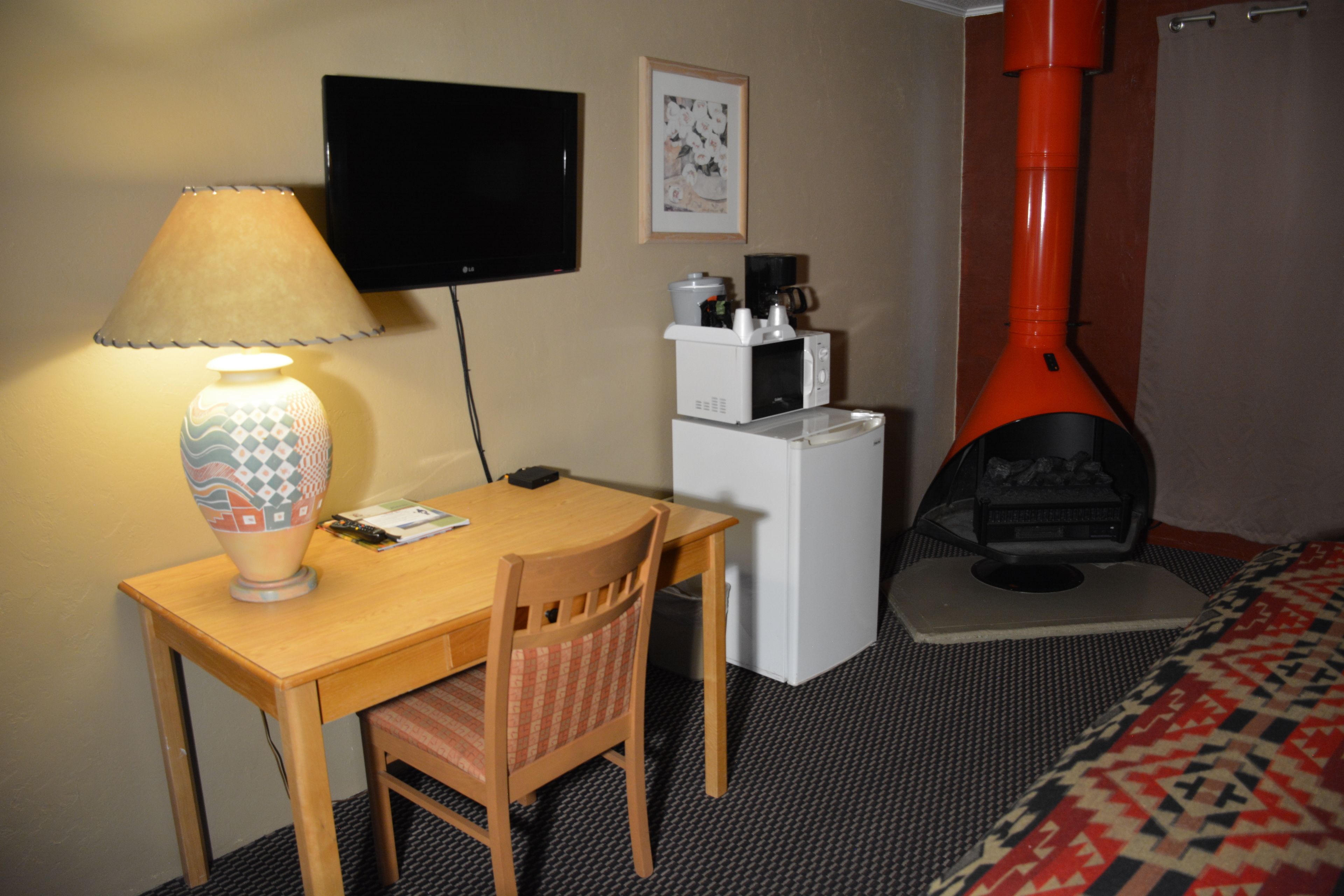 deluxe room, 1 king bed, fireplace (upstairs room) | iron/ironing board, free wifi, bed sheets