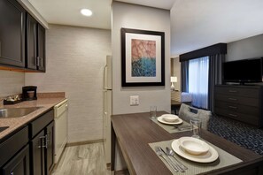 Hypo-allergenic bedding, down comforters, Select Comfort beds - Homewood Suites by Hilton Edgewater (Edgewater)