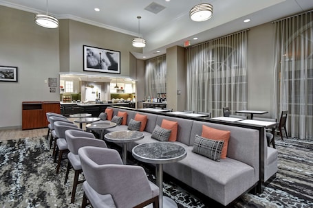 包含每日自助早餐