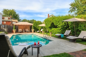 Outdoor pool, sun loungers
