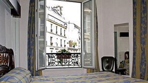 View from room - Vintimille Hotel (Paris)