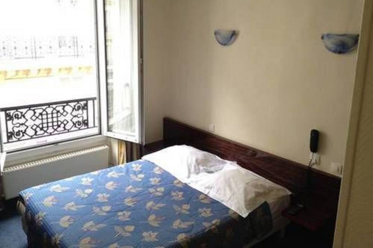 Premium bedding, desk, soundproofing, iron/ironing board