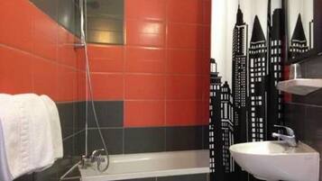 تجهيزات دش، دُش غزير، مجففات شعر، مناشف