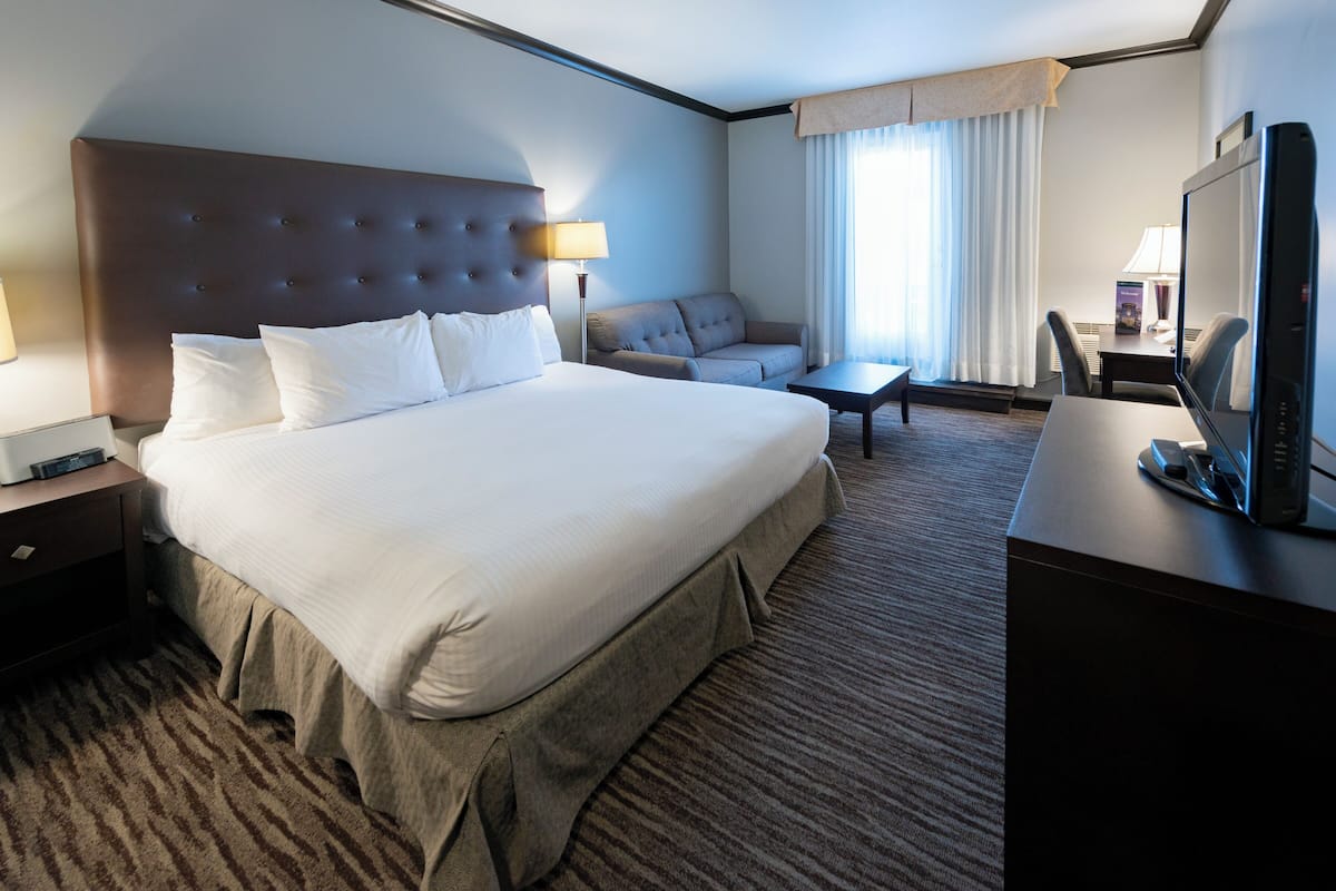 Premium bedding, blackout curtains, iron/ironing board, free WiFi