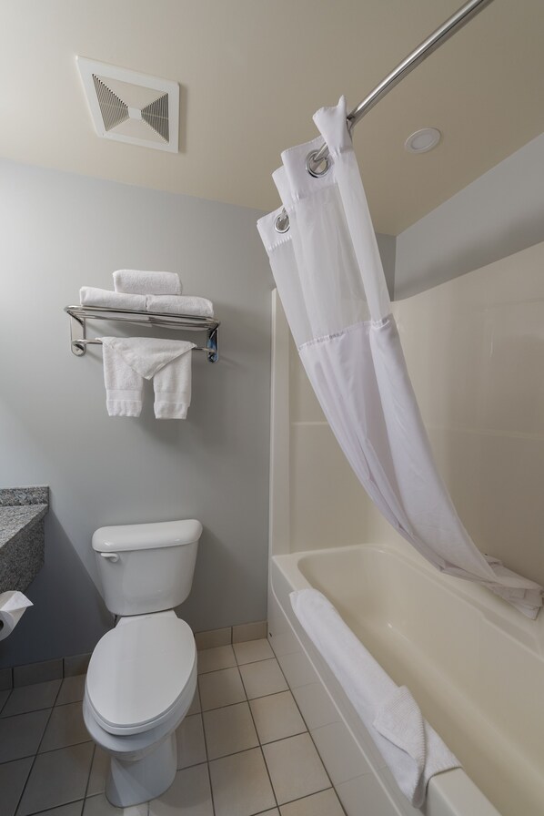 Standard Room, 2 Queen Beds, Non Smoking | Bathroom