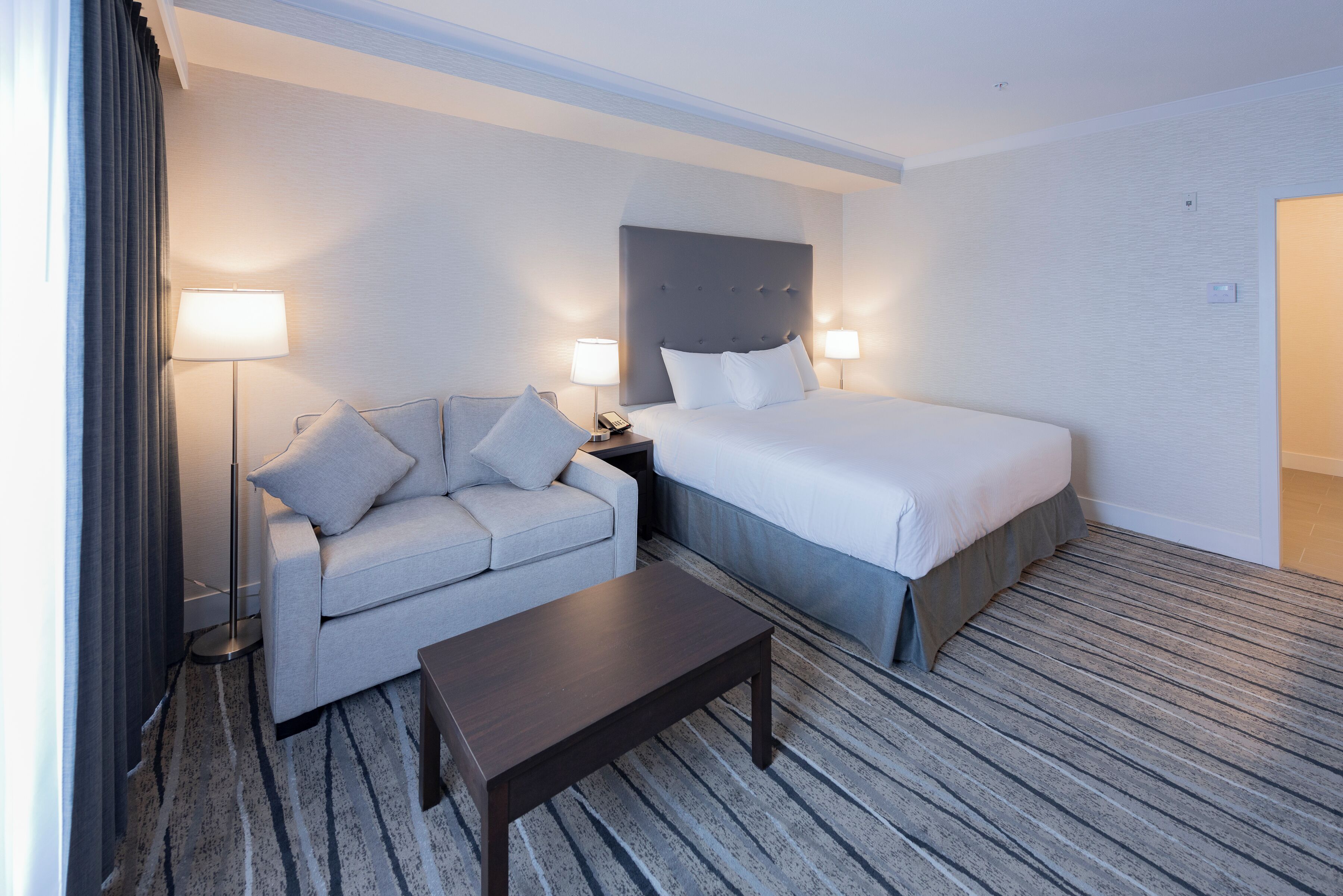 Executive Δωμάτιο, 1 King Κρεβάτι με Καναπέ-Κρεβάτι | Κλινοσκεπάσματα υψηλής ποιότητας, κουρτίνες συσκότισης 