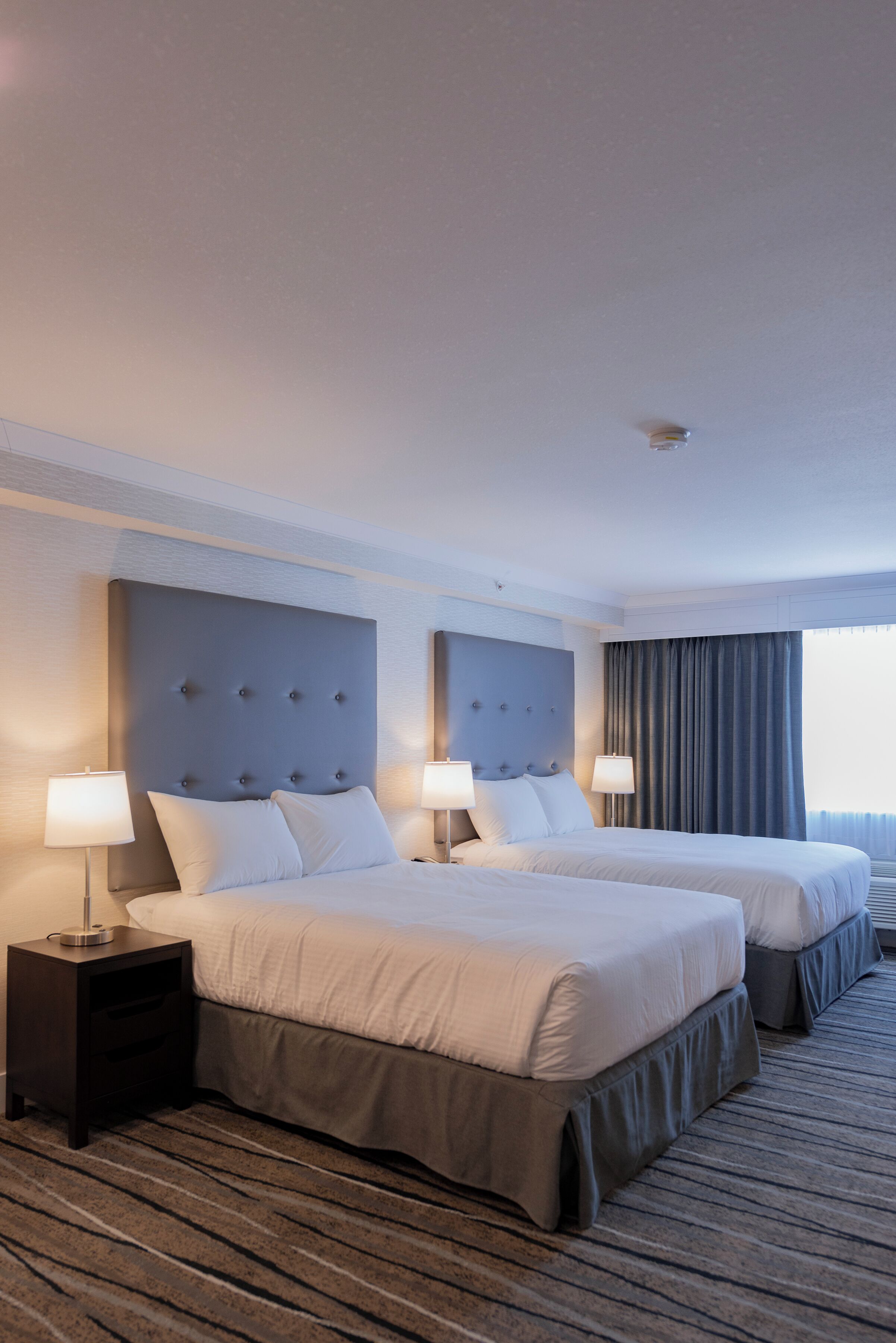 Ropa de cama de alta calidad y cortinas blackout 