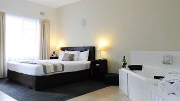 Artículos de tocador gratuitos, secador de pelo, toallas