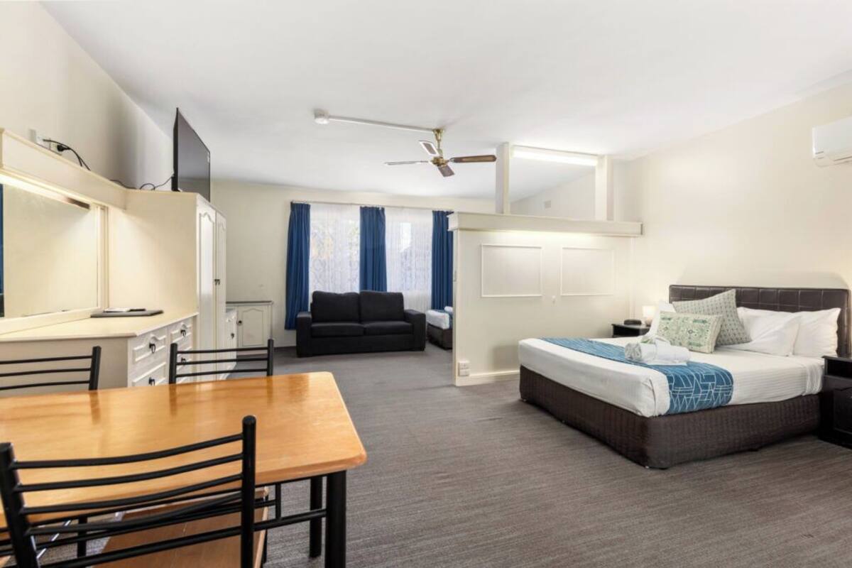 Blackout curtains, soundproofing, iron/ironing board, free WiFi