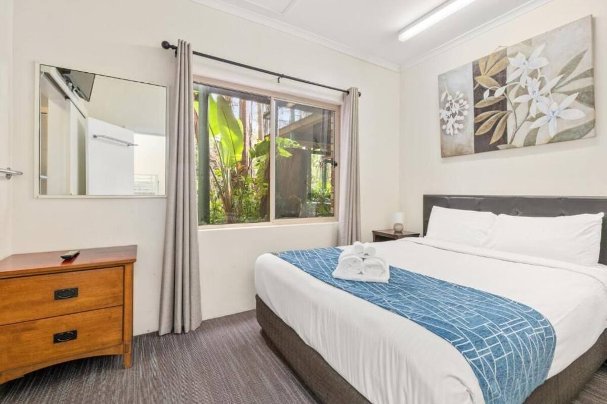 Blackout curtains, soundproofing, iron/ironing board, free WiFi
