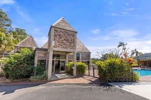 Front of property - Sanctuary Resort & TreeHouse Restaurant (Coffs Harbour)