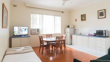 Family Apartment, 2 Bedrooms | Ryokan dining
