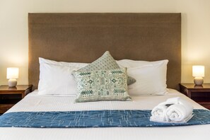 Chambre Exécutive, 1 très grand lit | Rideaux occultants, chambres insonorisées, fer et planche à repasser