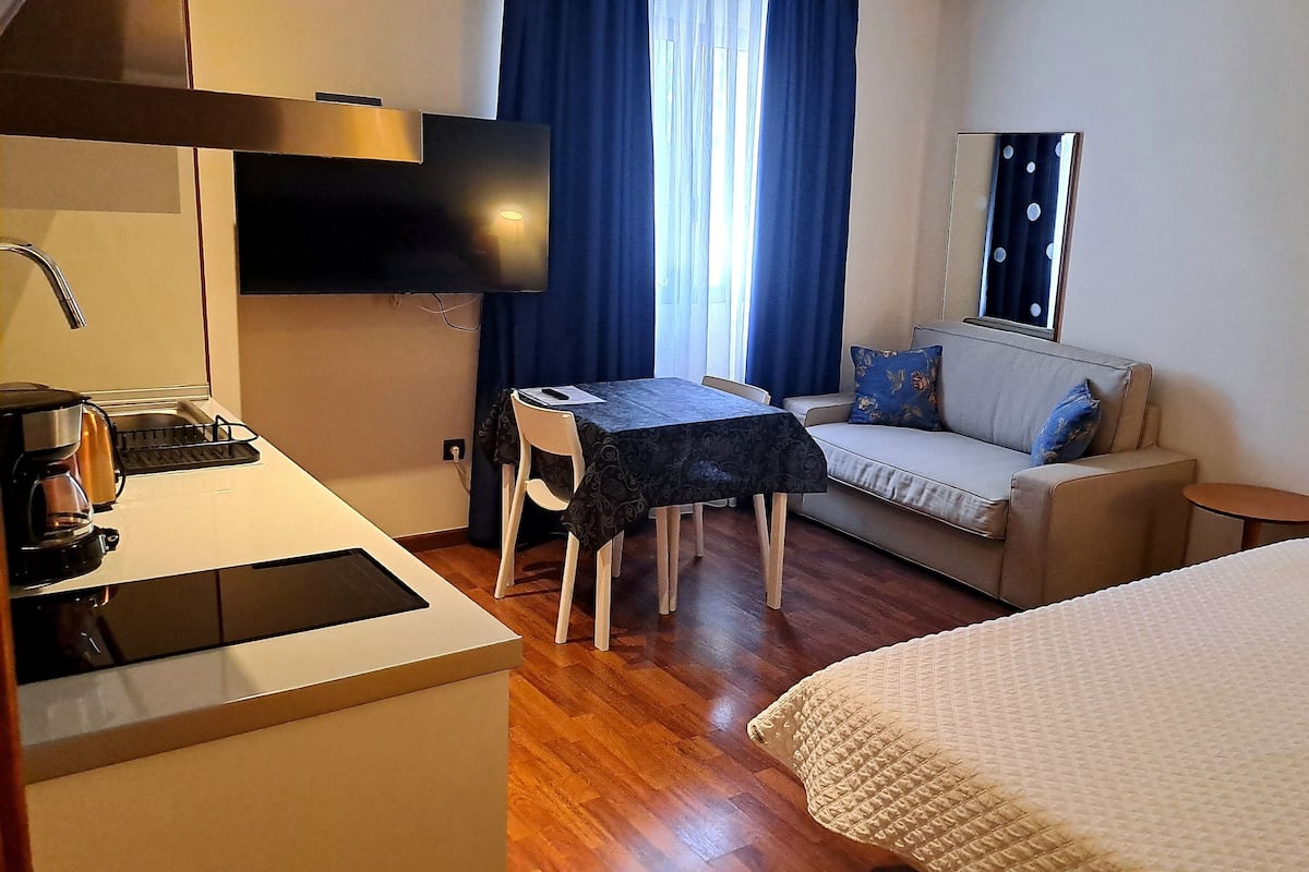Studio – classic, 1 soverom (Habitación 2+1) | 1 soverom, dundyner, blendingsgardiner og wi-fi (inkludert)