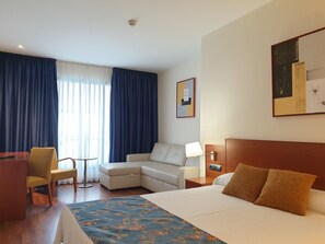 Family Room | 1 bedroom, down duvets, blackout curtains, free WiFi - Hotel Suite Camarena (Teruel)