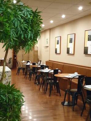 Breakfast area - Hotel Suite Camarena (Teruel)