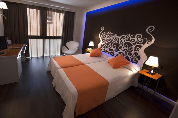 In-room safe, desk, soundproofing, free WiFi