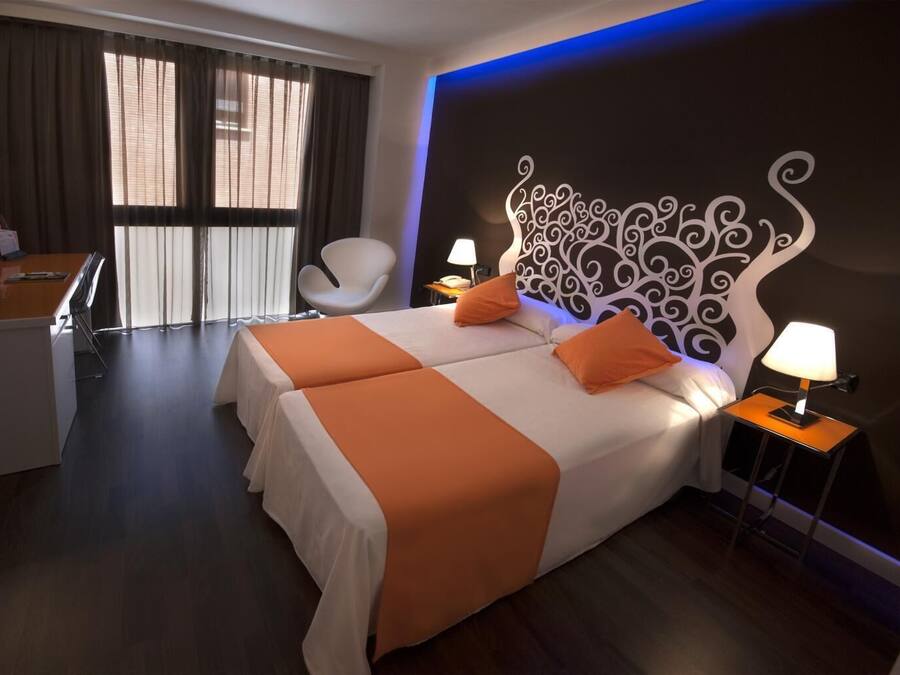 In-room safe, desk, soundproofing, free WiFi