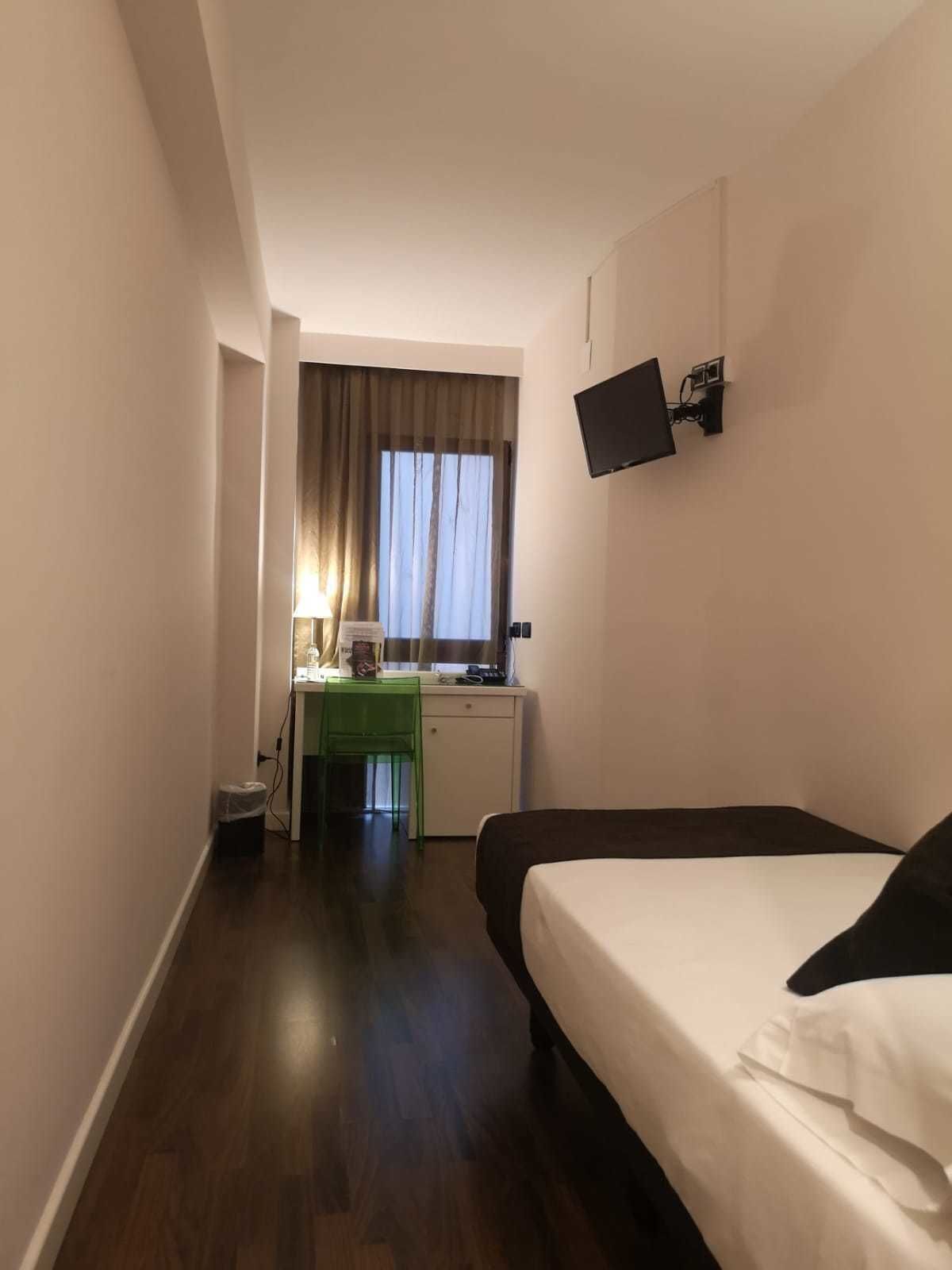 In-room safe, desk, soundproofing, free WiFi