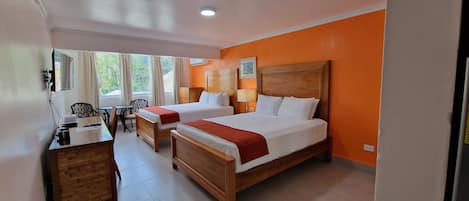 Standard Studio | 1 bedroom, in-room safe, laptop workspace, blackout drapes