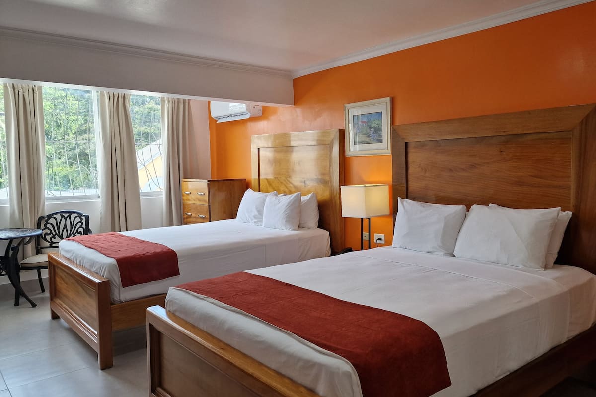 In-room safe, laptop workspace, blackout drapes, iron/ironing board