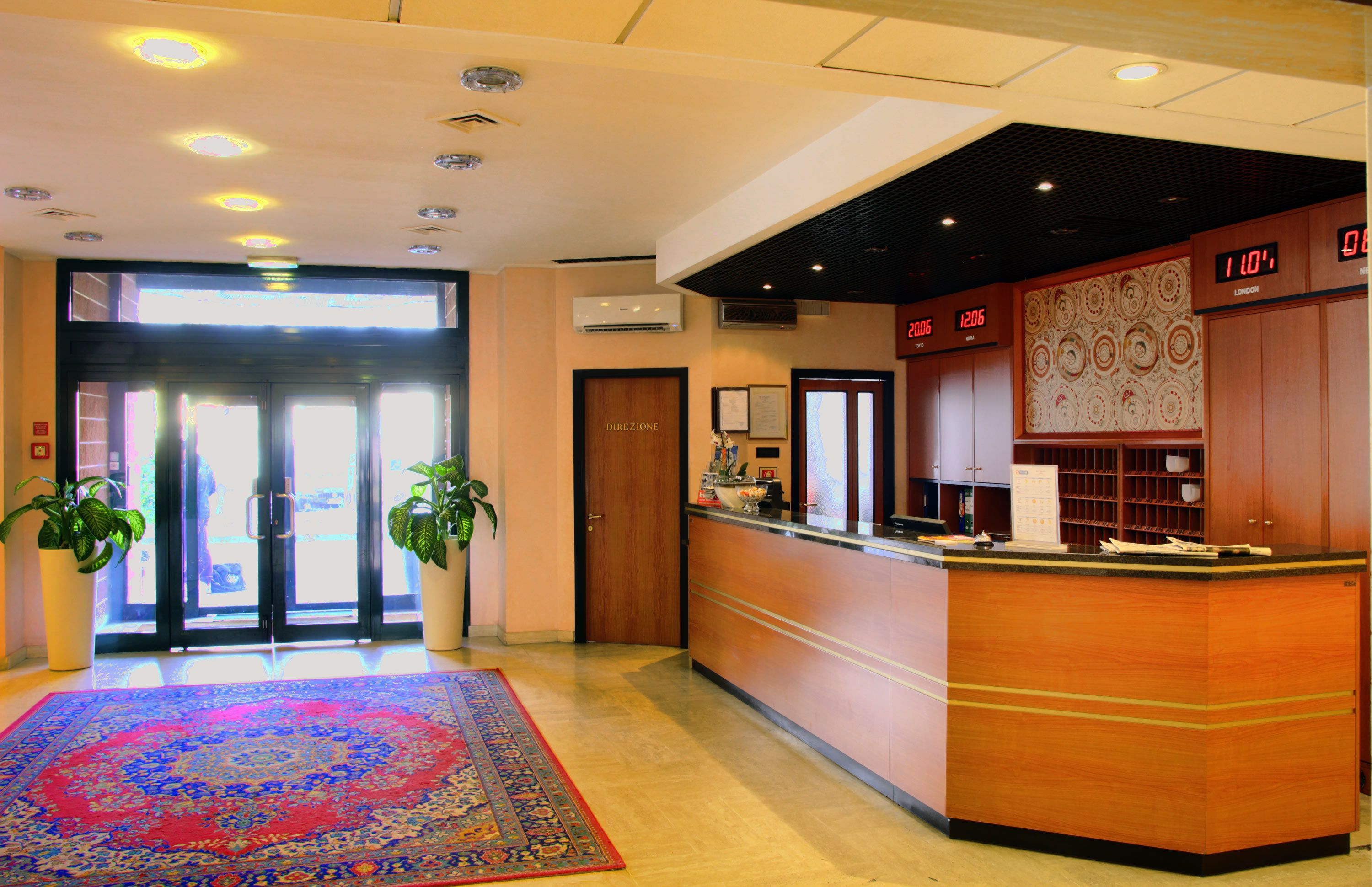 Concierge desk