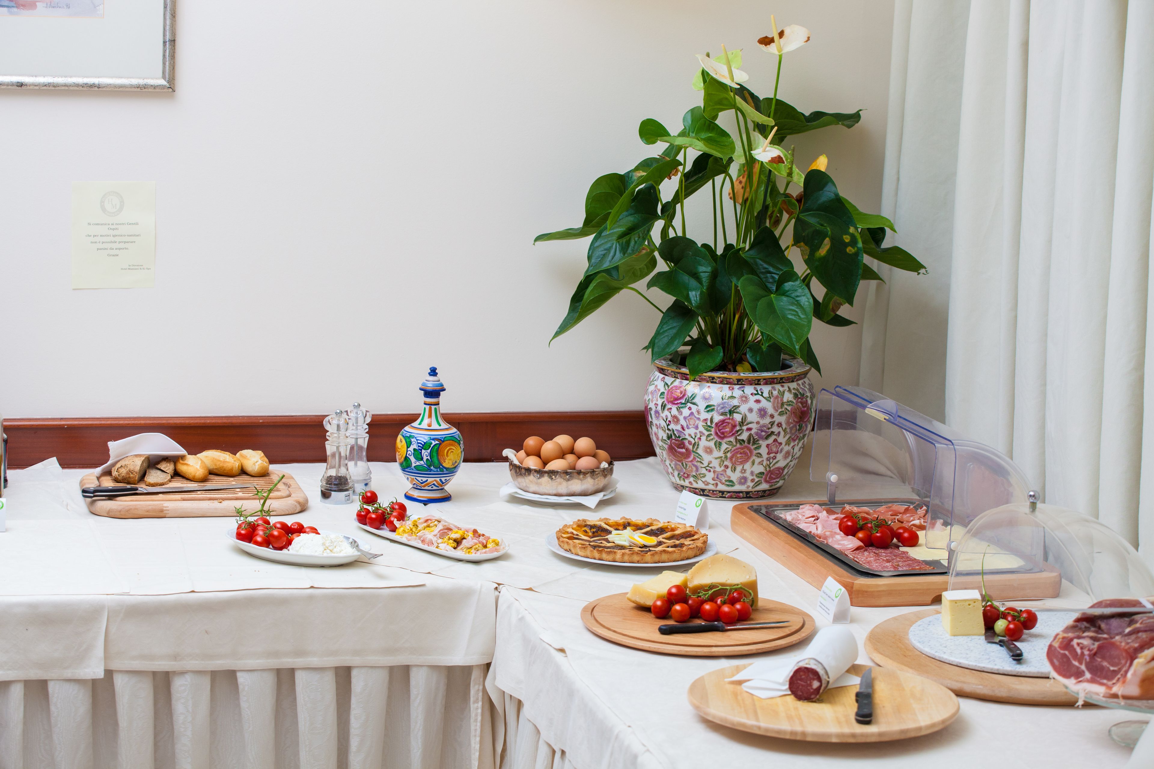 Desayuno buffet diario (EUR 13.00 por persona)